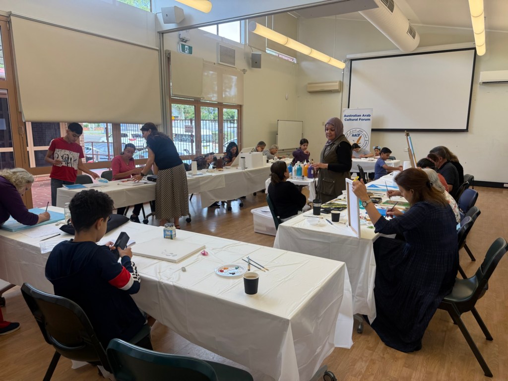 تمت يوم الاحد في ١٥/ ٢/ ٢٠٢٦ ورشة الرسم الثالثة لسنة ٢٠٢٦ من مهرجان الرسم الذي ينظمه المنتدى الثقافي الأسترالي العربي، ولقد شارك في الورشة عدد من العائلات والمشاركين والمشاركات، ولقد أمضى الجميع وقتًا ممتعًا في ممارسة الرسم والتلوين والتحدث بمواضيع اجتماعية مختلفة، شكرًا لجميع المشاركين، شكرًا للفنانة التشكيلية اليانا عيد ومنسقة الورشة السيدة كيلدا شعلان، كل الشكر للجهات الداعمة Home Affairs &&nbsp;STARTTS&nbsp;