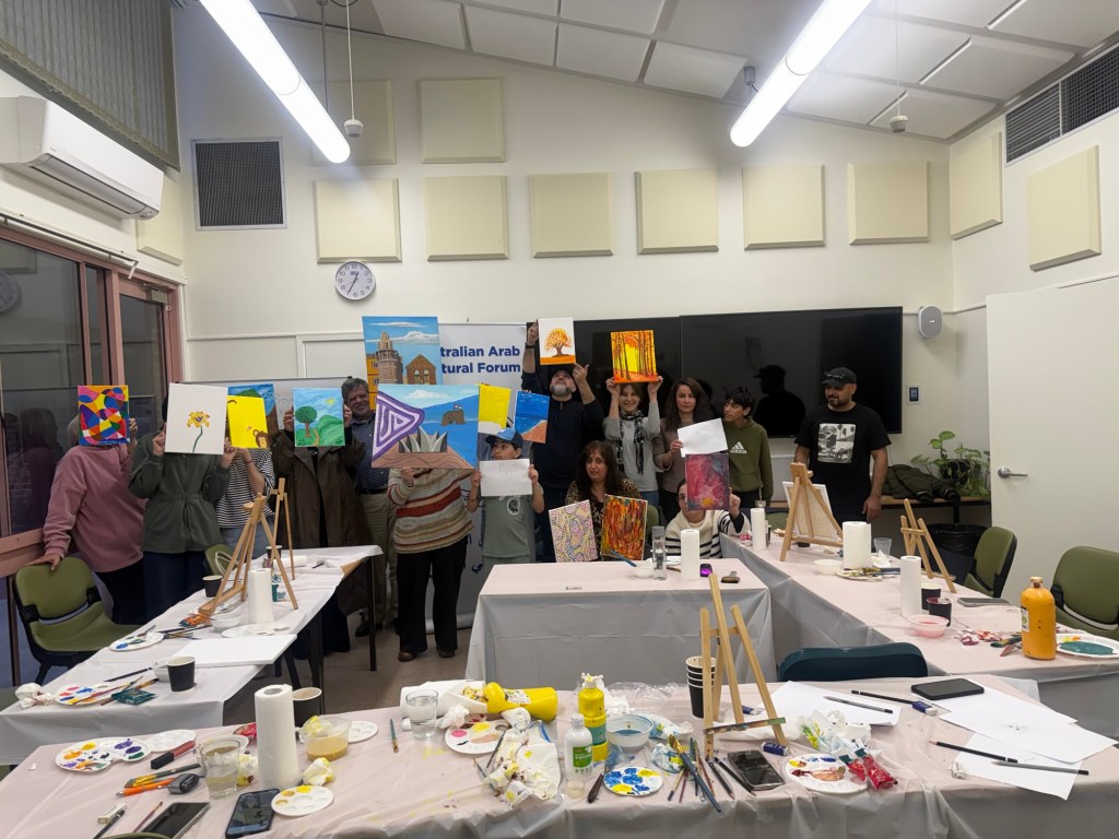 تمت يوم الاحد في ٢/ ٨/ ٢٠٢٦، ورشة رسم ضمن برنامج مهرجان الرسم الذي يقيمه المنتدى الثقافي الاسترالي العربي لسنة ٢٠٢٦، ولقد أمضى المشاركون اوقاتًا سعيدة ومفيدة في تعلم فن الرسم والتلوين، بإشراف الفنان التشكيلي الموهوب عبد الفتاح هاشم، شكرًا لجميع المشاركين وللجهات&nbsp;المانحة&nbsp;